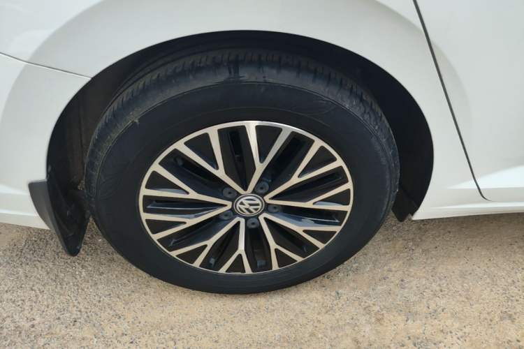 Used Volkswagen Sagitar 2021 280TSI DSG Comfort Connect Edition Right Rear Wheel Hub