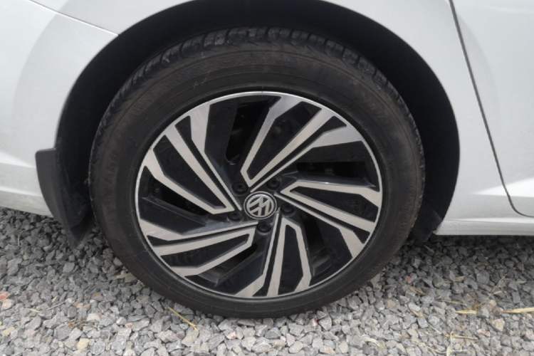 Used Volkswagen Sagitar 2021 280TSI DSG Excellence Edition Right Rear Wheel Hub