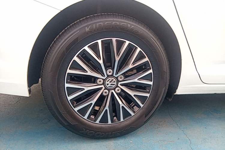 Used Volkswagen Sagitar 2021 280TSI DSG Comfort Connect Edition Right Rear Wheel Hub