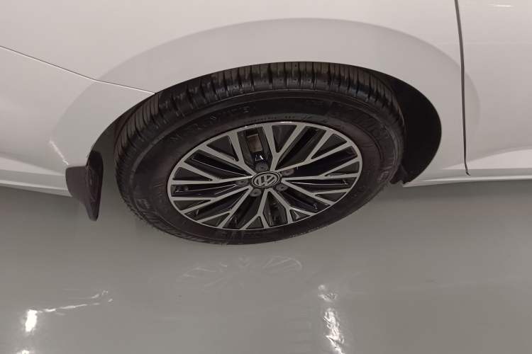 Used Volkswagen Sagitar 2021 200TSI DSG Comfort Connect Edition Right Rear Wheel Hub