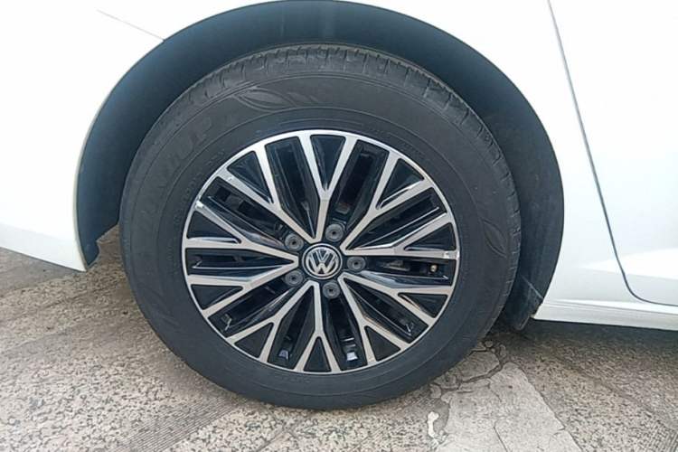 Used Volkswagen Sagitar 2021 280TSI DSG Comfort Connect Edition Right Rear Wheel Hub