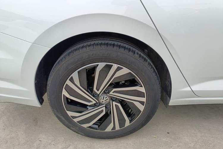 Used Volkswagen Sagitar 2021 280TSI DSG Excellence Edition Right Rear Wheel Hub