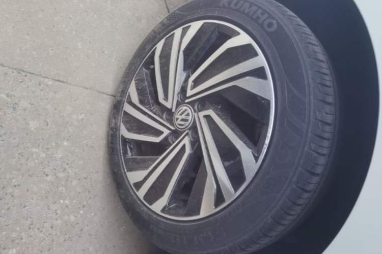 Used Volkswagen Sagitar 2021 280TSI DSG Excellence Edition Right Rear Wheel Hub
