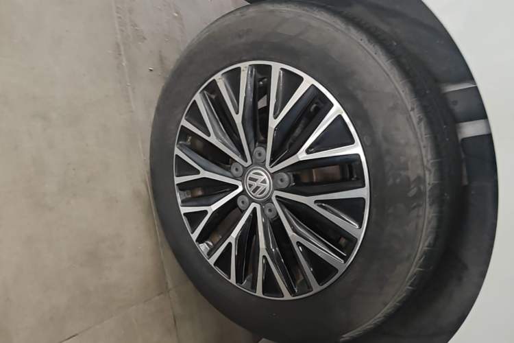 Used Volkswagen Sagitar 2021 200TSI DSG Comfort Connect Edition Right Rear Wheel Hub