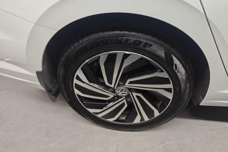 Used Volkswagen Sagitar 2021 280TSI DSG Excellence Edition Right Rear Wheel Hub