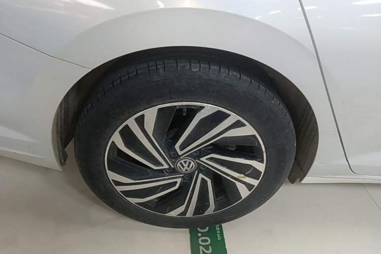 Used Volkswagen Sagitar 2021 280TSI DSG Luxury Smart Connectivity Edition Right Rear Wheel Hub