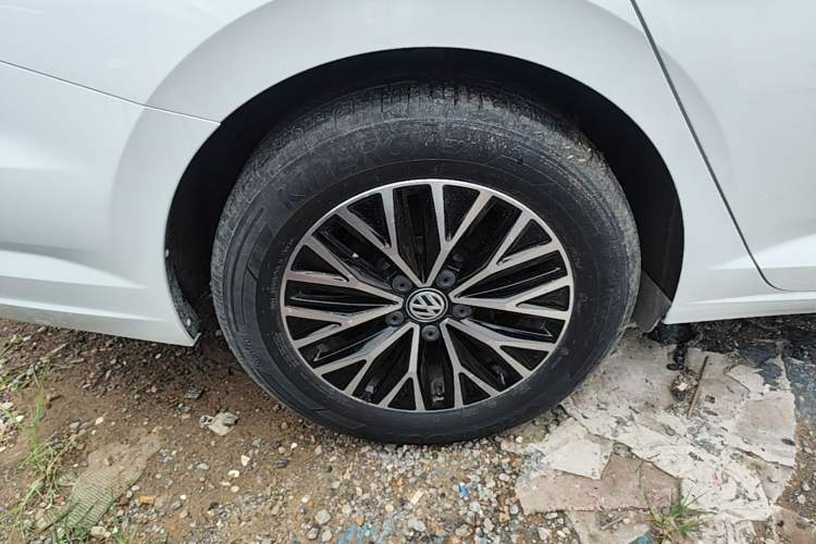 Used Volkswagen Sagitar 2021 280TSI DSG Comfort Connect Edition Right Rear Wheel Hub