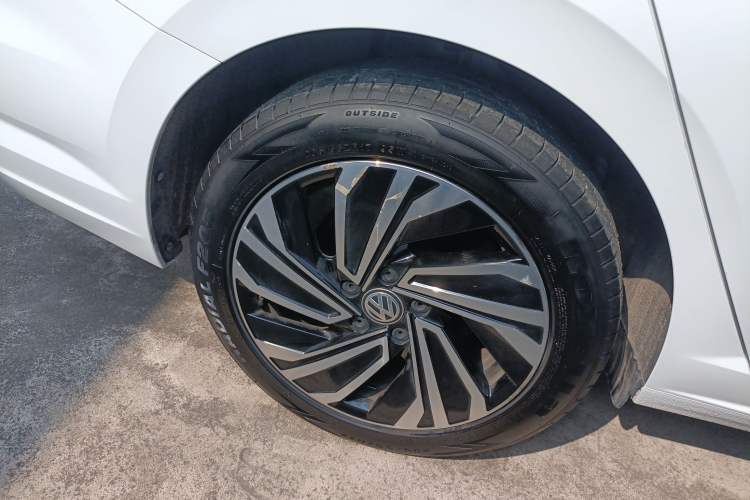 Used Volkswagen Sagitar 2021 280TSI DSG Excellence Edition Right Rear Wheel Hub