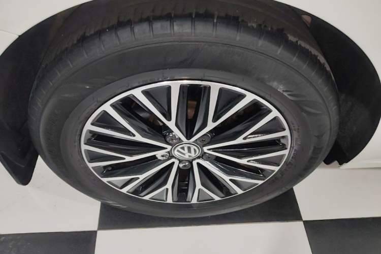 Used Volkswagen Sagitar 2021 280TSI DSG Comfort Connect Edition Right Rear Wheel Hub