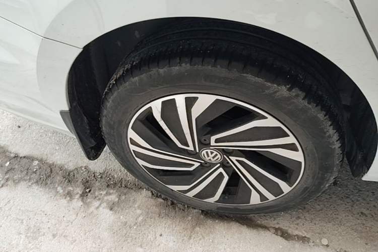 Used Volkswagen Sagitar 2021 200TSI DSG Excellence Edition Right Rear Wheel Hub