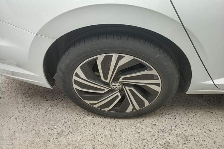 Used Volkswagen Sagitar 2021 280TSI DSG Excellence Edition Right Rear Wheel Hub