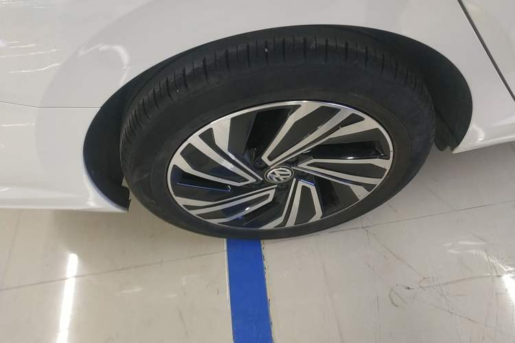 Used Volkswagen Sagitar 2021 280TSI DSG Excellence Edition Right Rear Wheel Hub