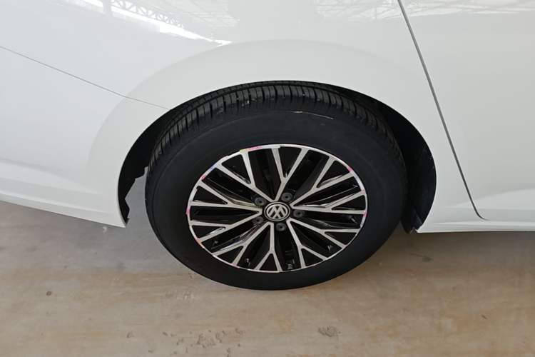 Used Volkswagen Sagitar 2021 280TSI DSG Comfort Connect Edition Right Rear Wheel Hub