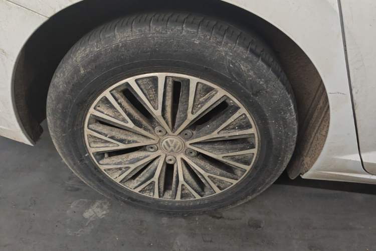 Used Volkswagen Sagitar 2021 280TSI DSG Excellence Edition Right Rear Wheel Hub