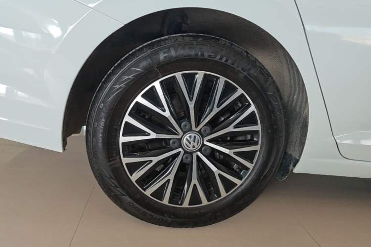 Used Volkswagen Sagitar 2021 280TSI DSG Comfort Connect Edition Right Rear Wheel Hub