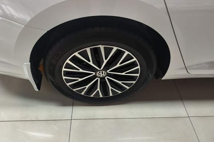 Used Volkswagen Sagitar 2021 200TSI DSG Comfort Connect Edition Right Rear Wheel Hub