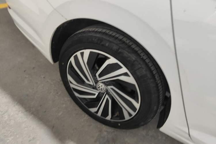 Used Volkswagen Sagitar 2021 280TSI DSG Excellence Edition Right Rear Wheel Hub