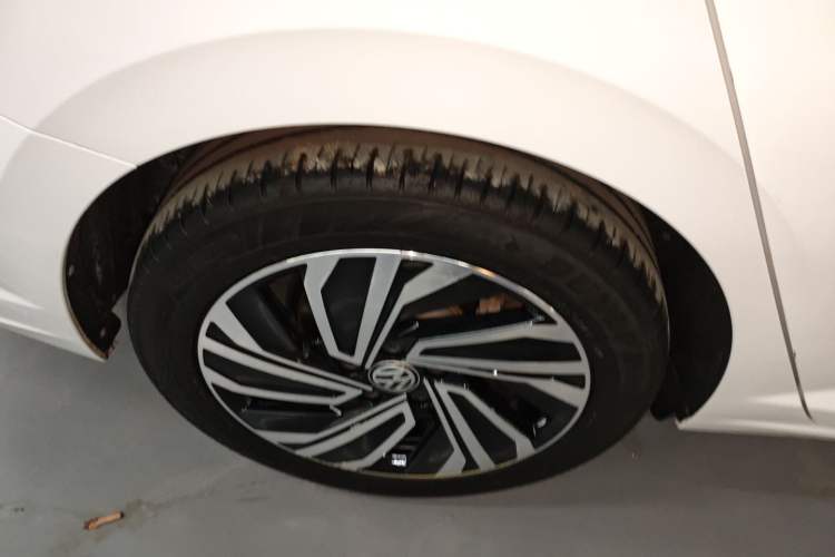 Used Volkswagen Sagitar 2021 280TSI DSG Excellence Edition Right Rear Wheel Hub