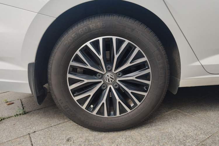 Used Volkswagen Sagitar 2021 280TSI DSG Comfort Connect Edition Right Rear Wheel Hub