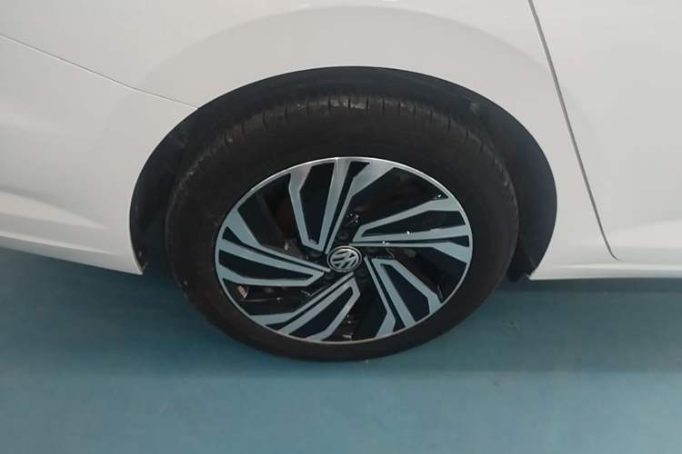 Used Volkswagen Sagitar 2021 280TSI DSG Excellence Edition Right Rear Wheel Hub