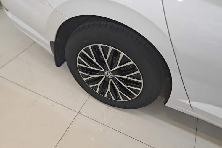 Used Volkswagen Sagitar 2021 280TSI DSG Comfort Connect Edition Right Rear Wheel Hub