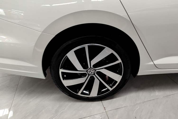 Used Volkswagen Sagitar 2021 280TSI DSG Excellence Edition Right Rear Wheel Hub