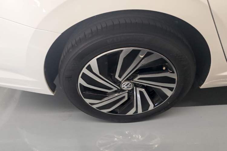 Used Volkswagen Sagitar 2021 200TSI DSG Excellence Edition Right Rear Wheel Hub