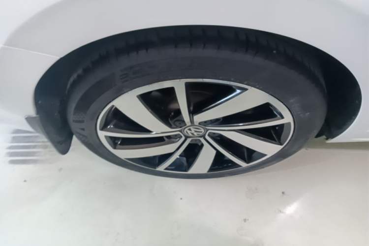 Used Volkswagen Sagitar 2021 280TSI DSG Excellence Edition Right Rear Wheel Hub