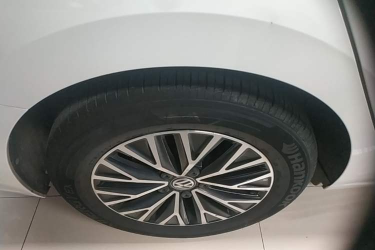 Used Volkswagen Sagitar 2021 280TSI DSG Comfort Connect Edition Right Rear Wheel Hub