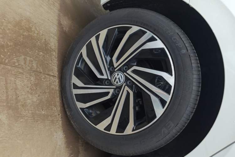 Used Volkswagen Sagitar 2021 200TSI DSG Excellence Edition Right Rear Wheel Hub
