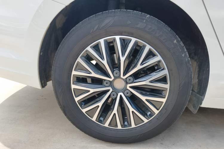 Used Volkswagen Sagitar 2021 280TSI DSG Comfort Connect Edition Right Rear Wheel Hub