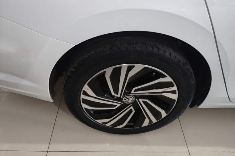 Used Volkswagen Sagitar 2021 280TSI DSG Luxury Smart Connectivity Edition Right Rear Wheel Hub