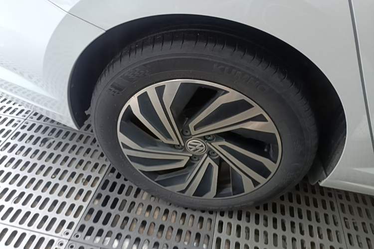 Used Volkswagen Sagitar 2021 200TSI DSG Excellence Edition Right Rear Wheel Hub