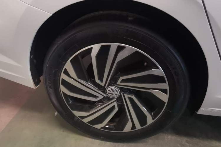 Used Volkswagen Sagitar 2021 200TSI DSG Excellence Edition Right Rear Wheel Hub