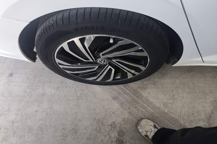 Used Volkswagen Sagitar 2021 280TSI DSG Excellence Edition Right Rear Wheel Hub