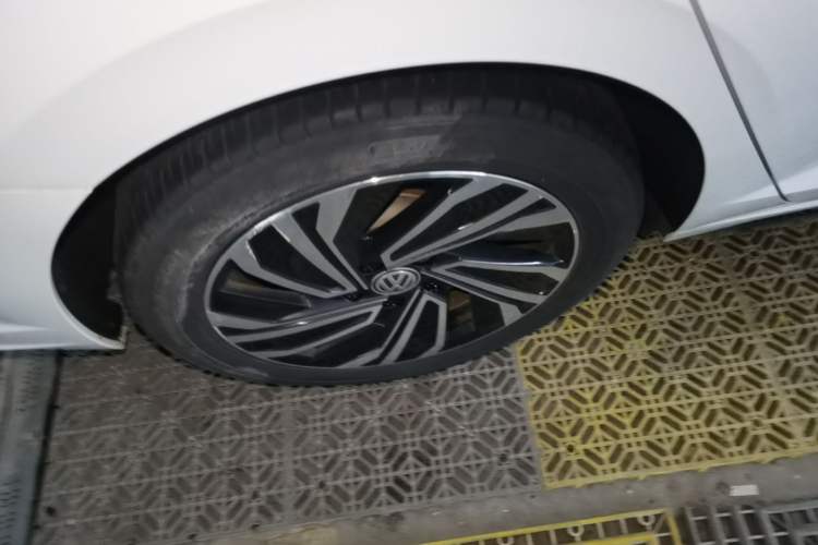 Used Volkswagen Sagitar 2021 280TSI DSG Excellence Edition Right Rear Wheel Hub