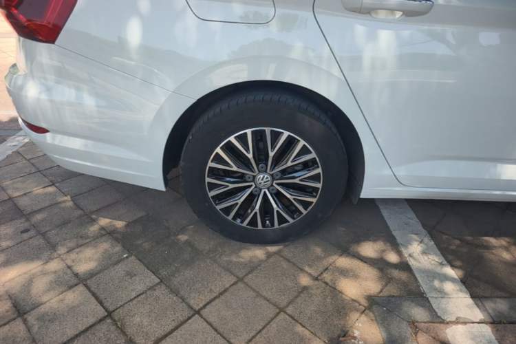 Used Volkswagen Sagitar 2021 280TSI DSG Comfort Connect Edition Right Rear Wheel Hub