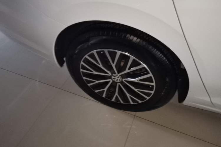 Used Volkswagen Sagitar 2021 280TSI DSG Comfort Connect Edition Right Rear Wheel Hub
