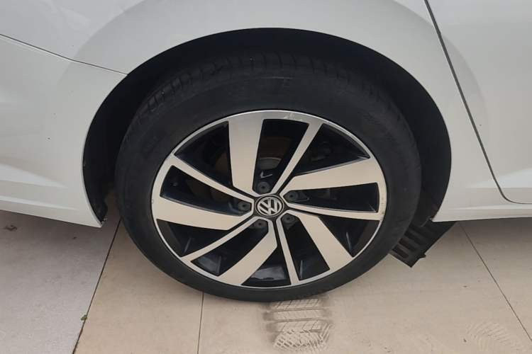 Used Volkswagen Sagitar 2021 280TSI DSG Excellence Edition Right Rear Wheel Hub