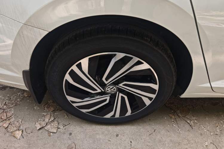 Used Volkswagen Sagitar 2021 280TSI DSG Excellence Edition Right Rear Wheel Hub