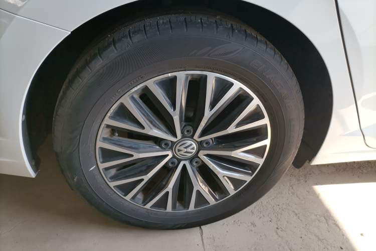 Used Volkswagen Sagitar 2021 200TSI DSG Comfort Connect Edition Right Rear Wheel Hub