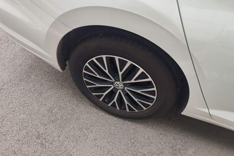 Used Volkswagen Sagitar 2021 280TSI DSG Comfort Connect Edition Right Rear Wheel Hub
