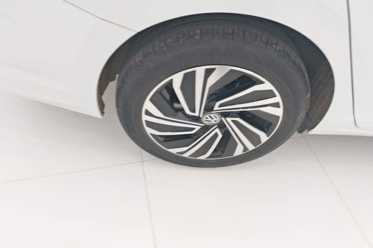 Used Volkswagen Sagitar 2021 280TSI DSG Excellence Edition Right Rear Wheel Hub