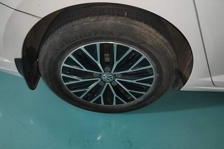Used Volkswagen Sagitar 2021 200TSI DSG Comfort Connect Edition Right Rear Wheel Hub