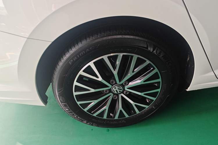 Used Volkswagen Sagitar 2021 280TSI DSG Comfort Connect Edition Right Rear Wheel Hub