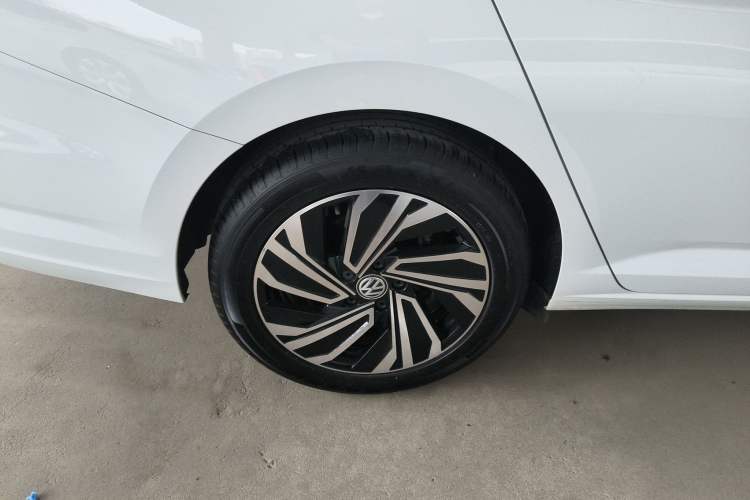 Used Volkswagen Sagitar 2021 280TSI DSG Luxury Smart Connectivity Edition Right Rear Wheel Hub