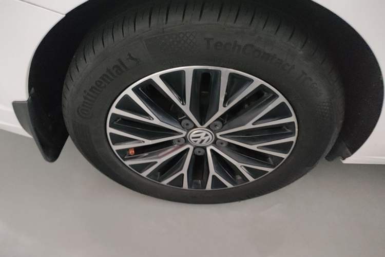 Used Volkswagen Sagitar 2021 280TSI DSG Comfort Connect Edition Right Rear Wheel Hub