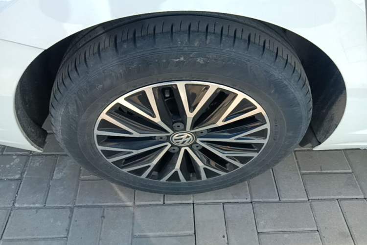 Used Volkswagen Sagitar 2021 280TSI DSG Comfort Connect Edition Right Rear Wheel Hub
