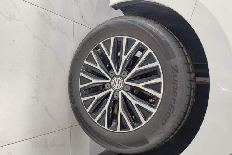 Used Volkswagen Sagitar 2021 280TSI DSG Excellence Edition Right Rear Wheel Hub