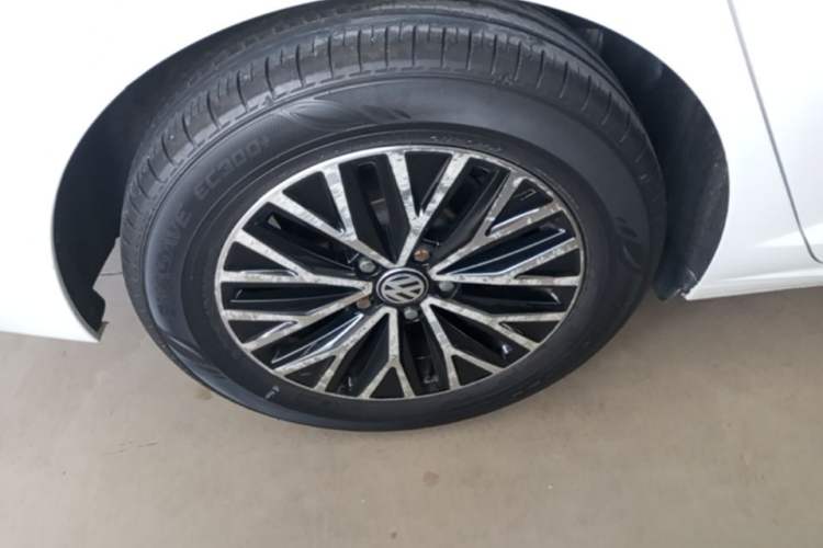 Used Volkswagen Sagitar 2021 280TSI DSG Comfort Connect Edition Right Rear Wheel Hub